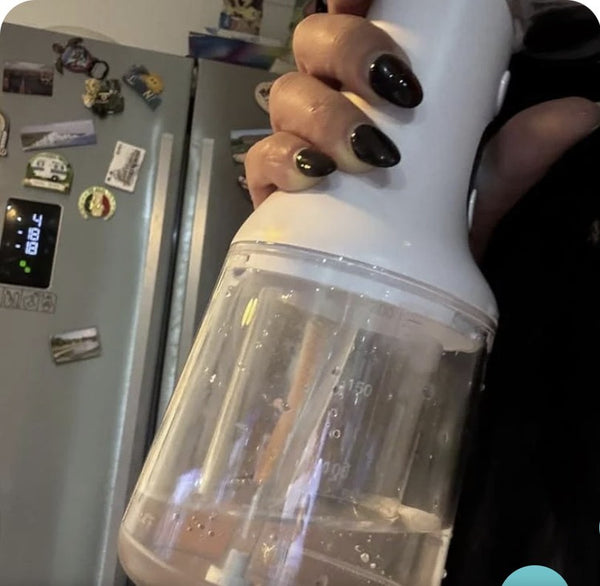 Laura, 24
